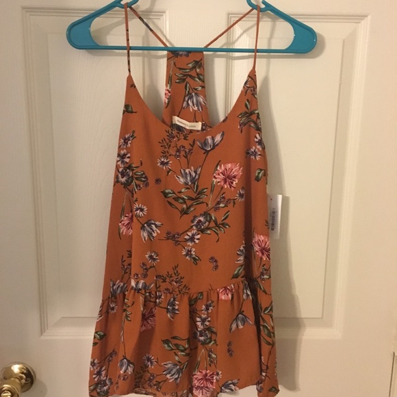 🐝 Floral Print Ruffled Tank 🐝 - Picture 2 of 4