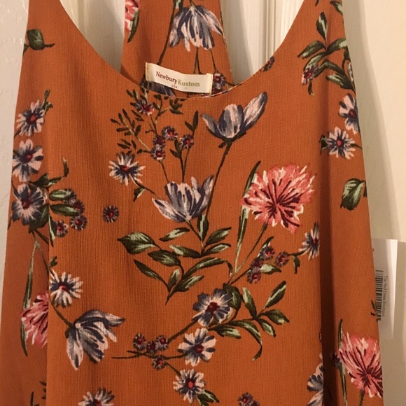 🐝 Floral Print Ruffled Tank 🐝 - Picture 3 of 4