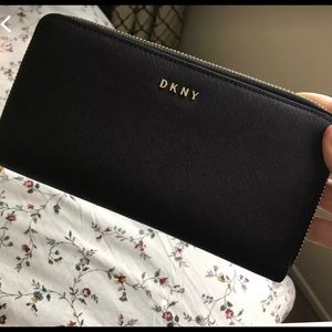 DKNY  Saffiano leather wallet