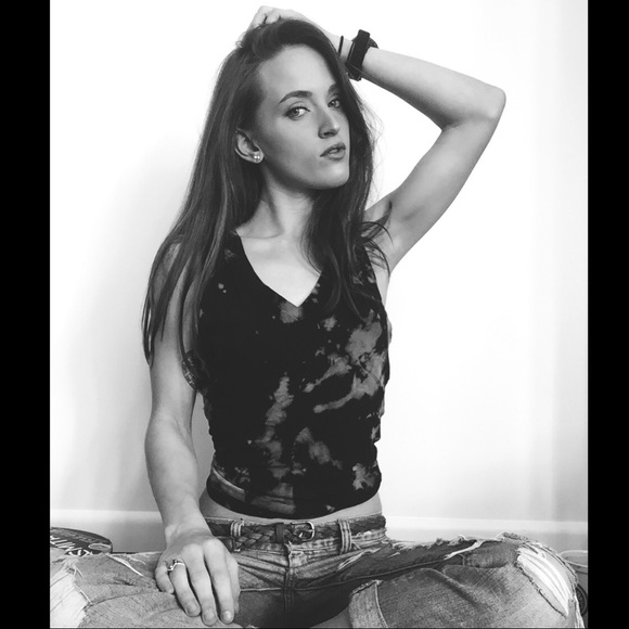 Meet your Posher, Morgan ๐ป๐ฟโฅ๏ธโจ - Picture 5 of 8