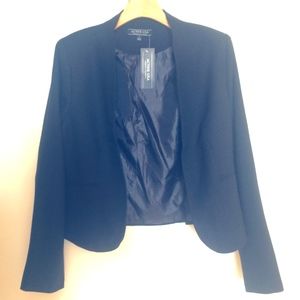 ✨SALE!✨NWT Active USA Cropped Blazer