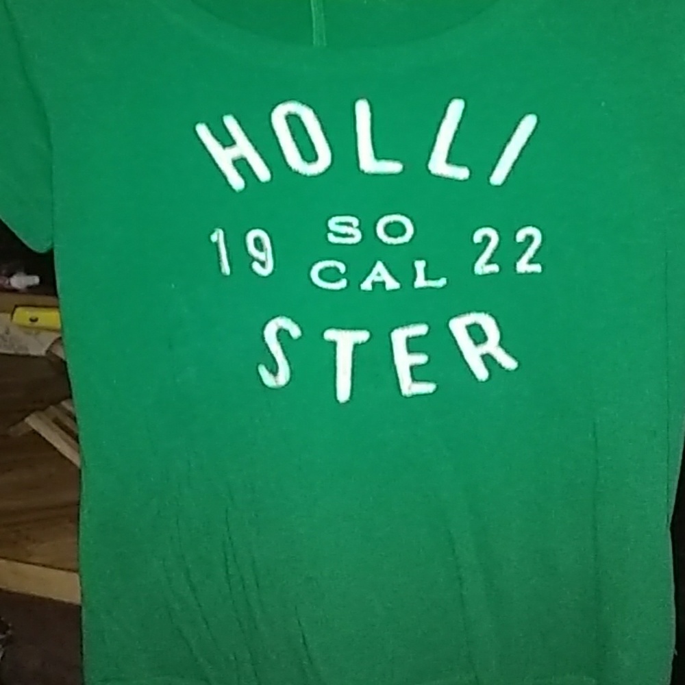 Hollister tee