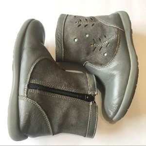 See Kai Run Gray Boots Sz 11.5