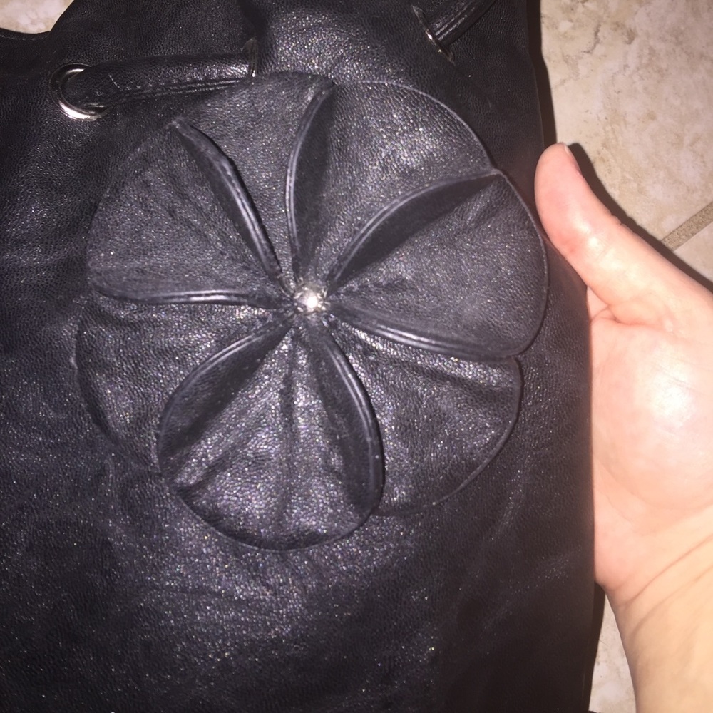 Dexter Purse with Flower Detail - Picture 4 of 4