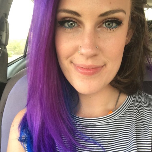 Meet your posher, Linzi! - Picture 2 of 4