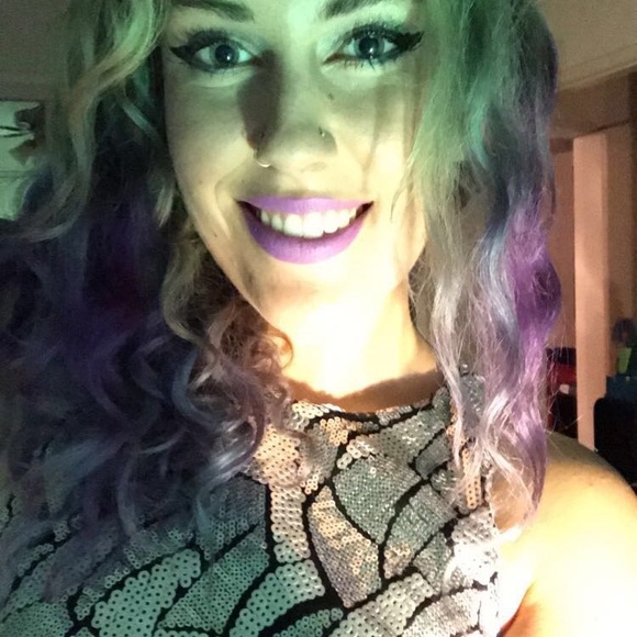 Meet your posher, Linzi! - Picture 3 of 4