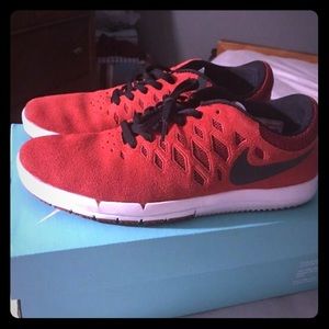 Men's red/black Nike SB