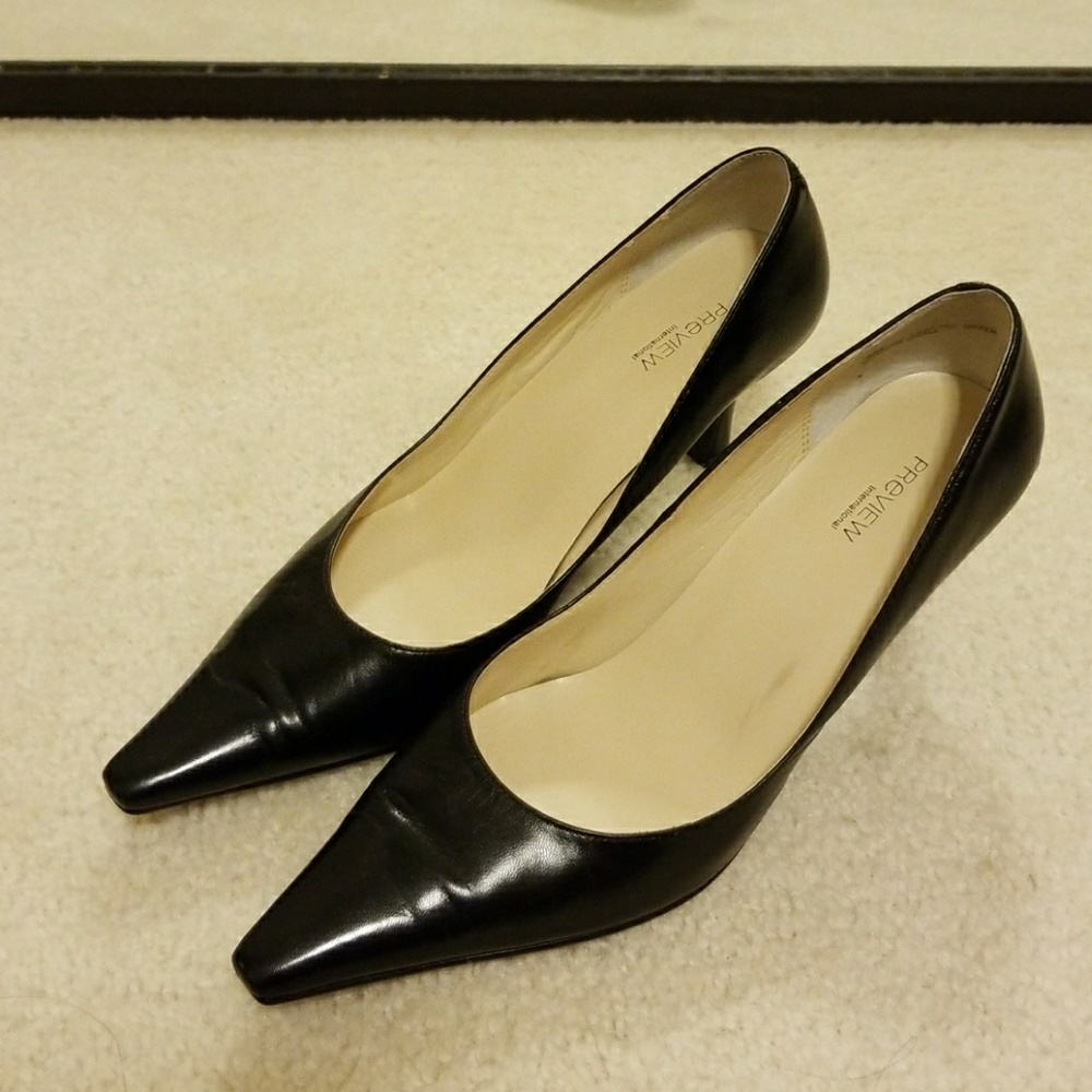 Preview International Classic Black Pumps