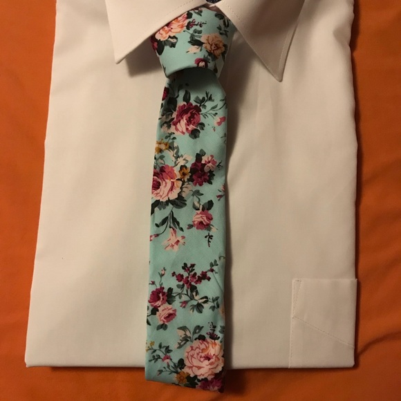 Other - Vintage Look Floral Pattern Tie