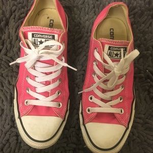 Pink converse "chucks"