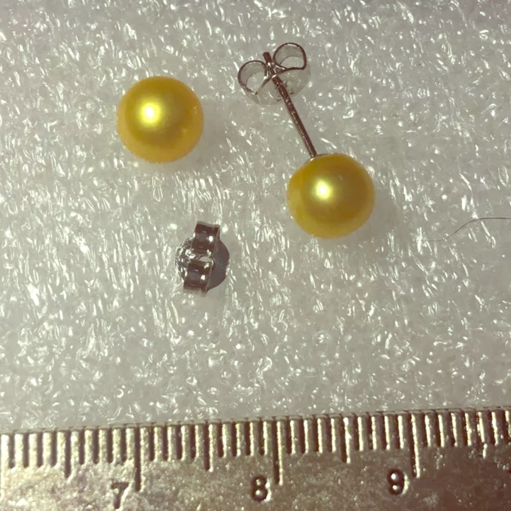 Sterling Silver Stud earrings golden Pearl