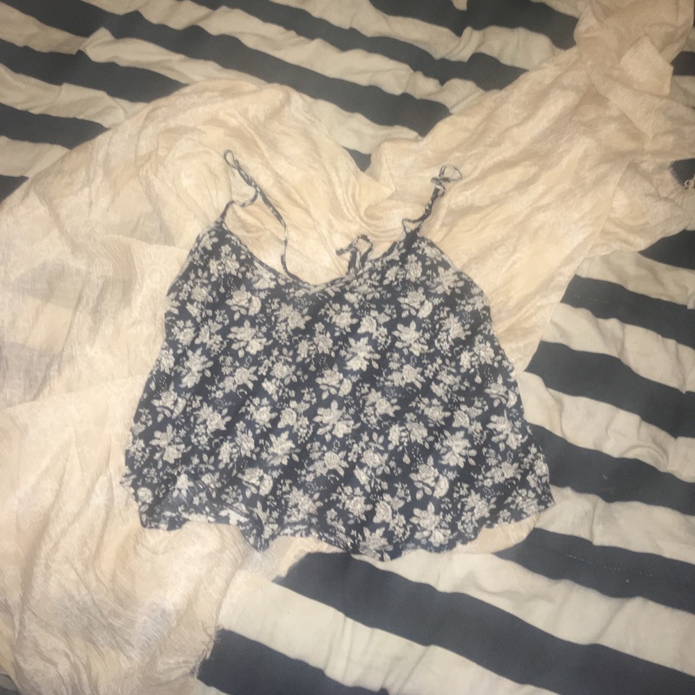 Black and white floral crop top