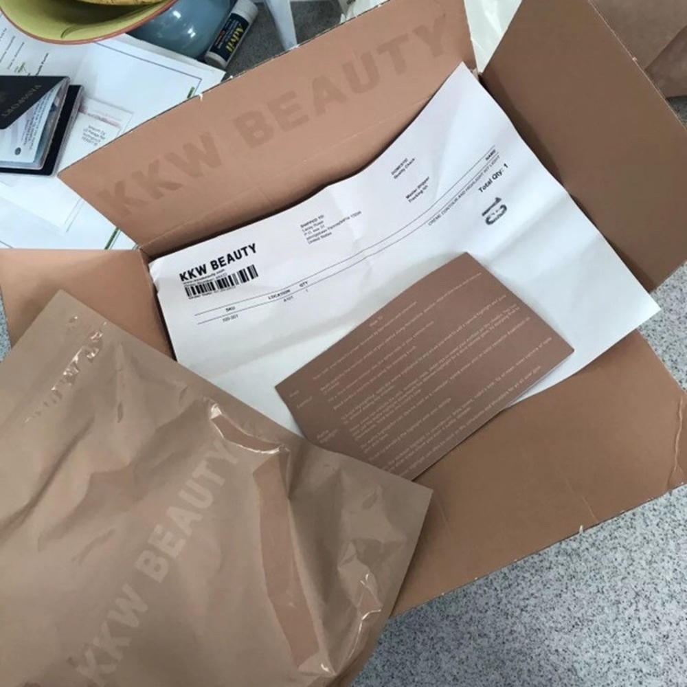 KKW BEAUTY LIGHT CREME CONTOUR KIT & KYLIE BRUSHES