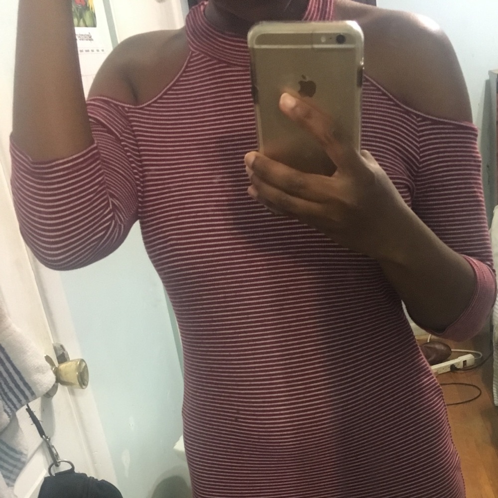 Red striped shoulder top dress👗