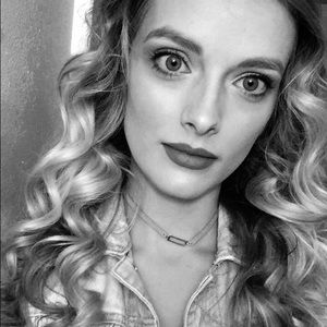 Meet your Posher, Rella