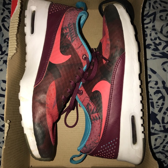 Nike Shoes - Nike Thea