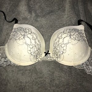 Victoria’s Secret bra 36D