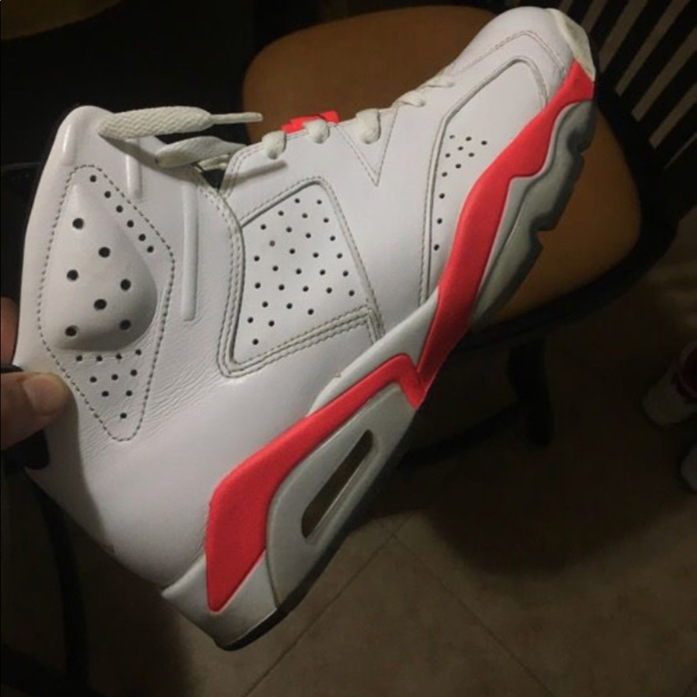 Jordan’s - Picture 3 of 4