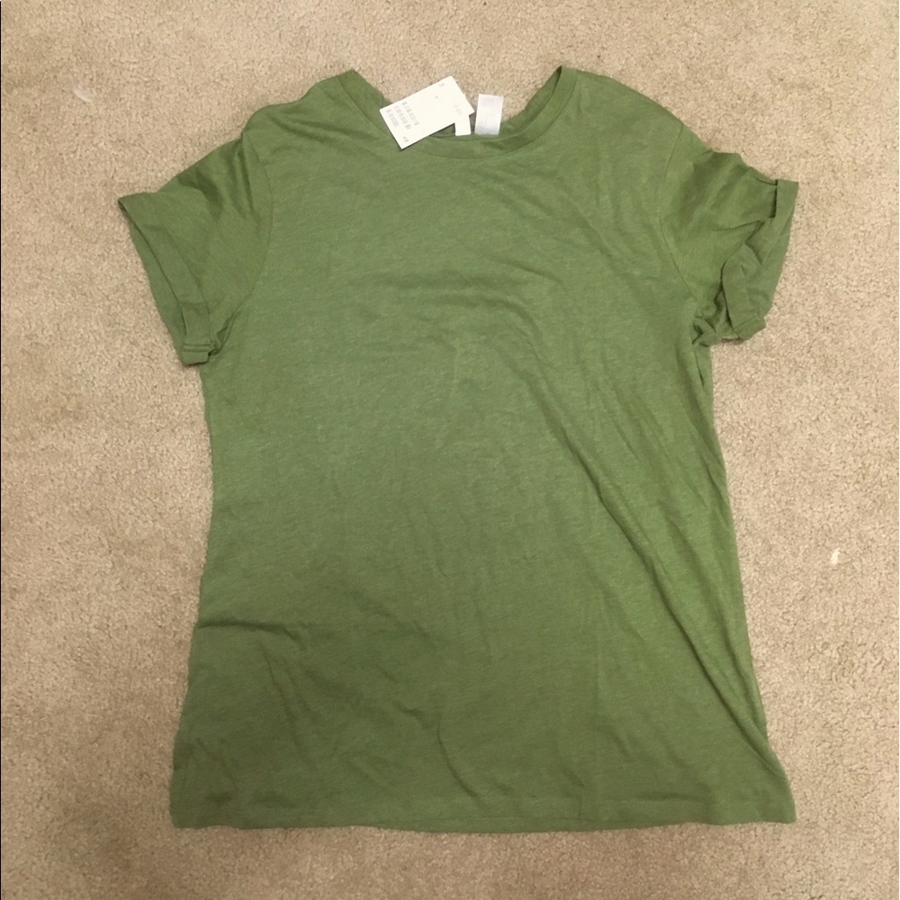 Army green short sleeved shirt