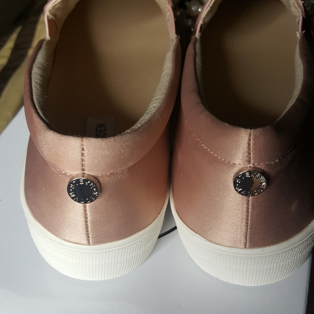 Steve Madden Blush Glamour Slide in Sneakers - Picture 4 of 8