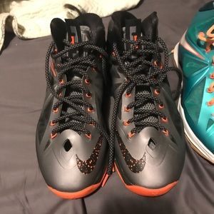 Lebron 10 lava sz 10 with box. 9/10