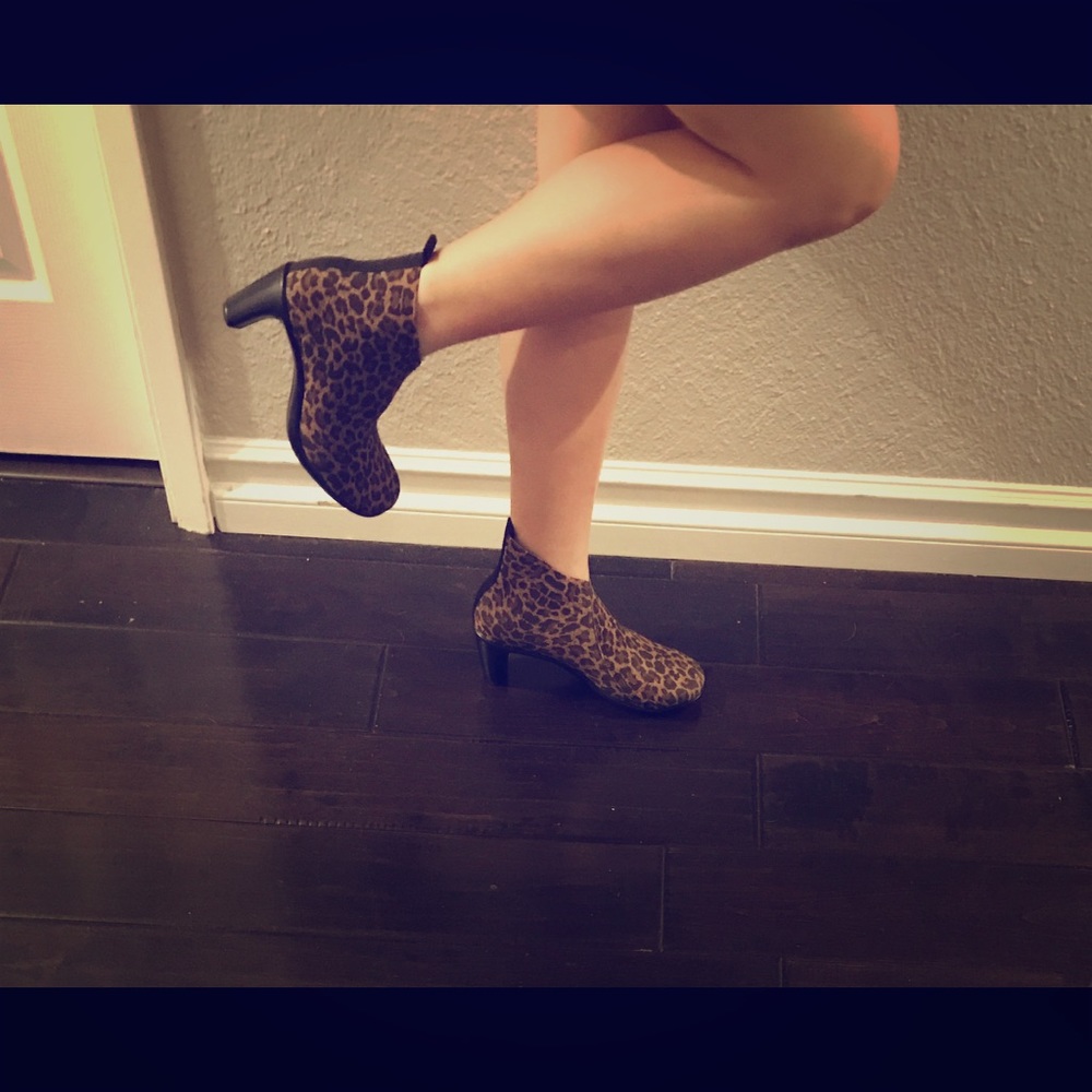 Brand new Rain booties