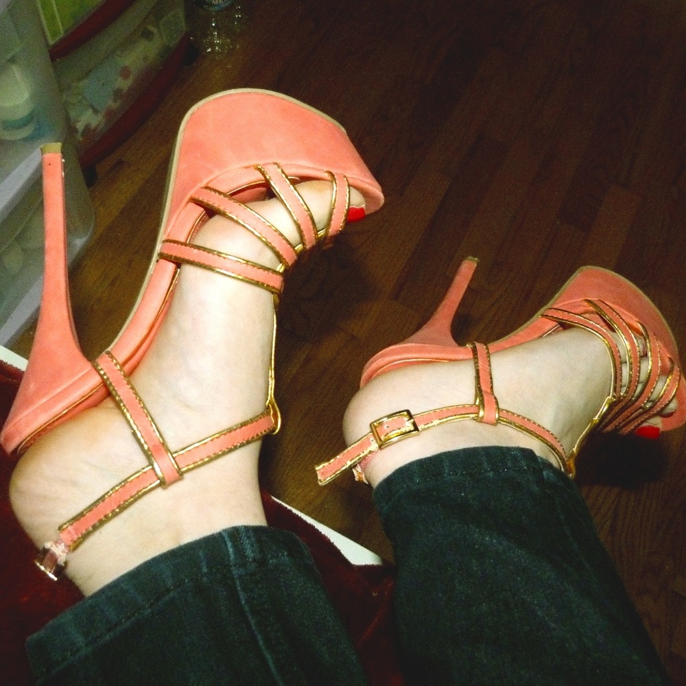 Shoedazzle - Fun heeled sandal! Size 7