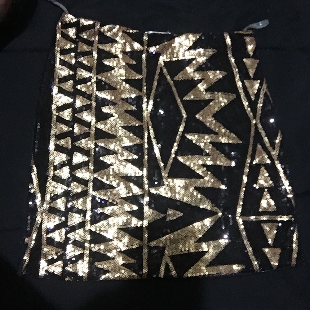 Black and gold sequin mini-skirt