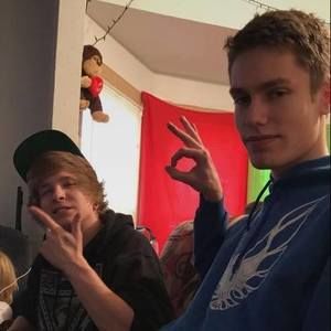 Meet your Posher, Tomas