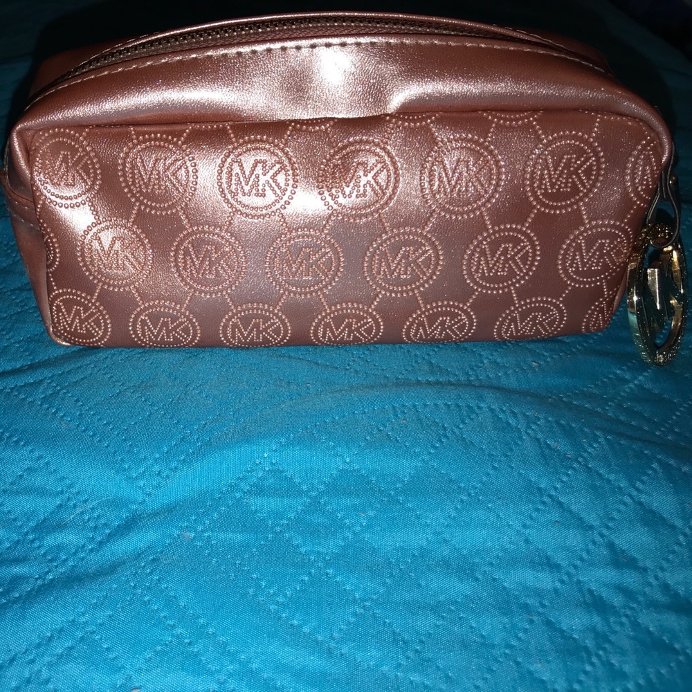 Cosmetic bag
