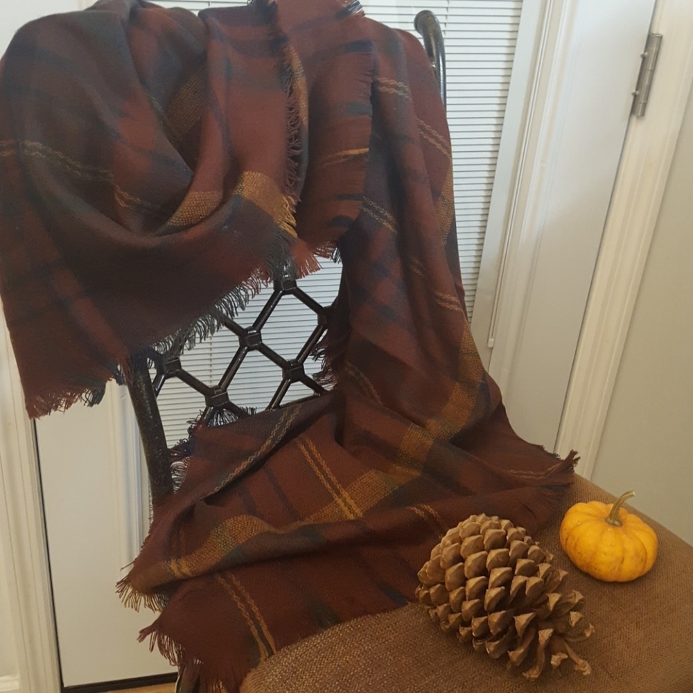FRAAS!  Plaid Blanket Wrap/Square oversize scarf - Picture 4 of 4