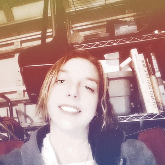 Meet your Posher Ambassador, Melissa - Picture 5 of 5