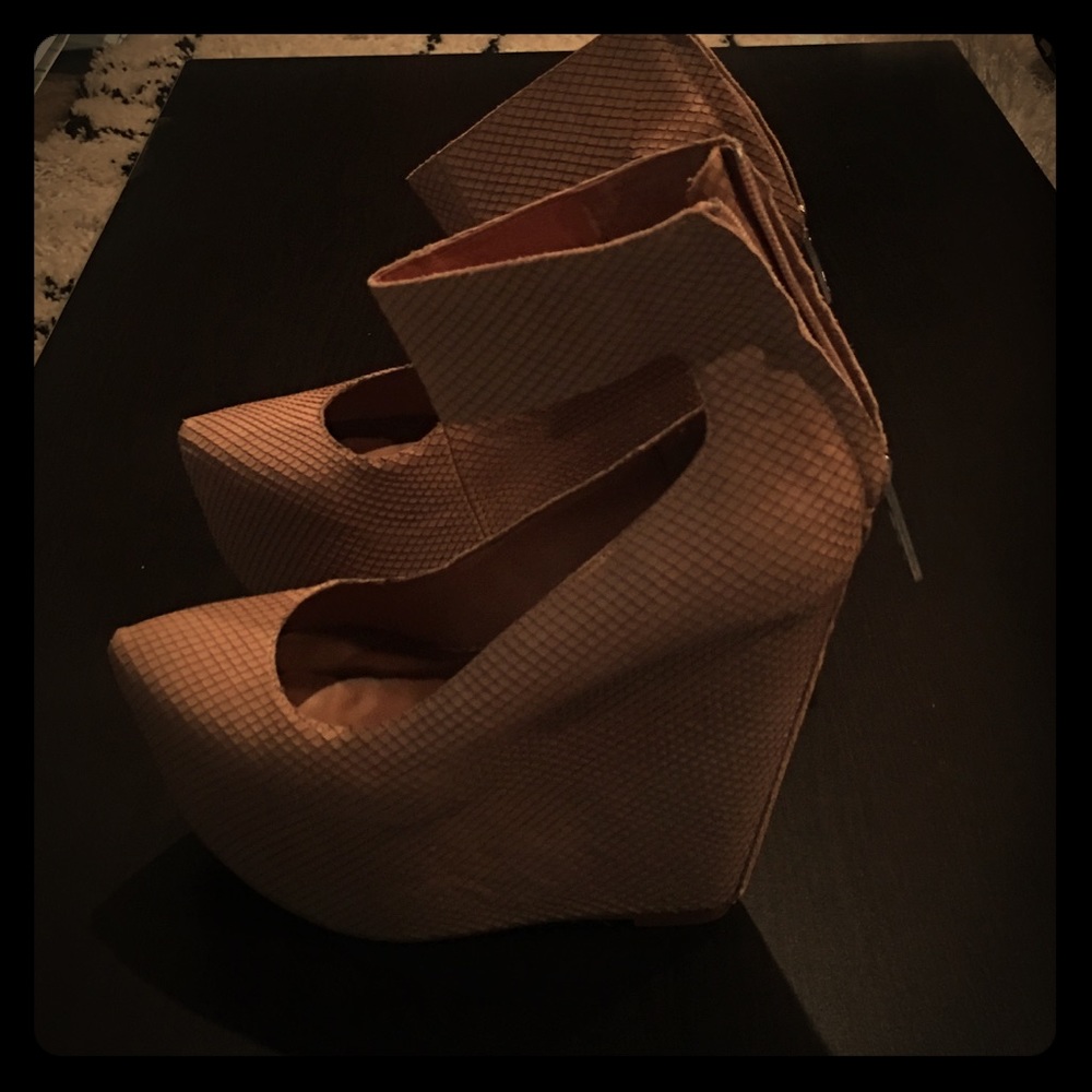Matiko 'Camden' Pump. '