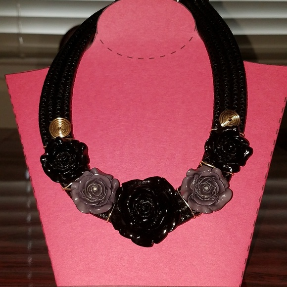 Jewelry - Statement necklace