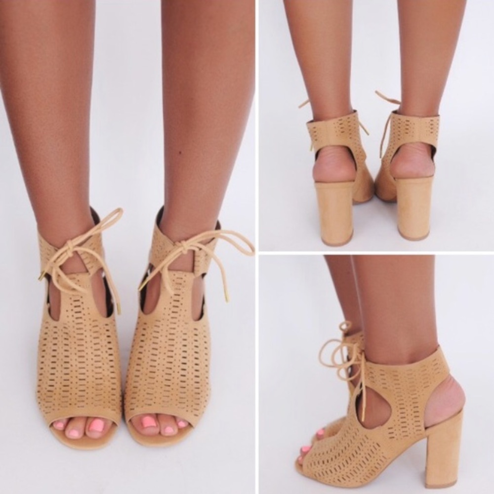 ❤️NEW❤️ Lace Up Cage Fall Booties