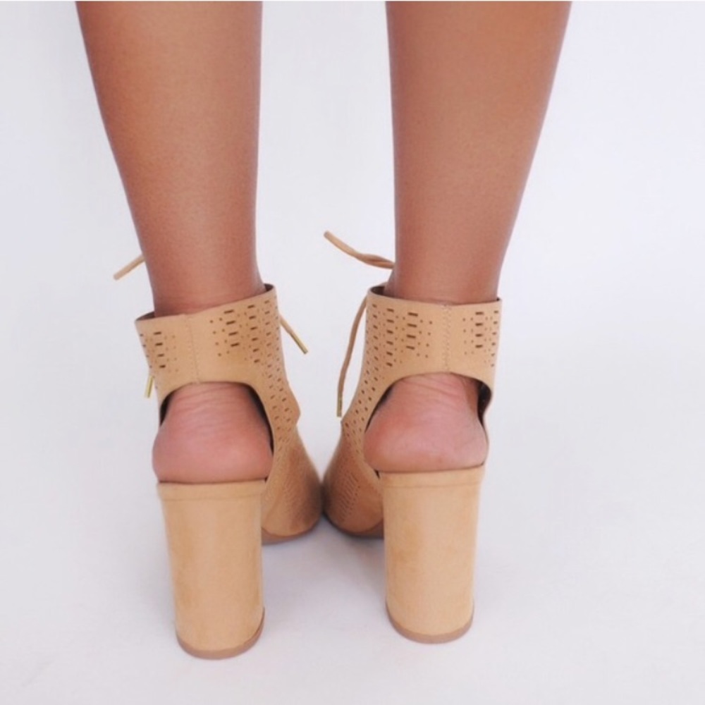 ❤️NEW❤️ Lace Up Cage Fall Booties - Picture 3 of 4