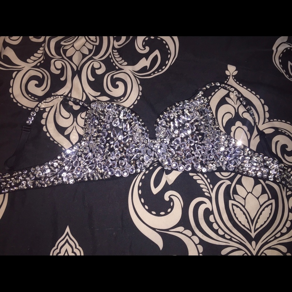 Rhinestone bra 😍