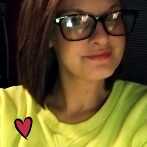 Meet your Posher, Casandra