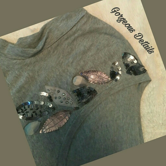 Gorgeous DKNY gray top with beautiful details - Picture 4 of 8