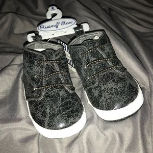 Infant high top shoes