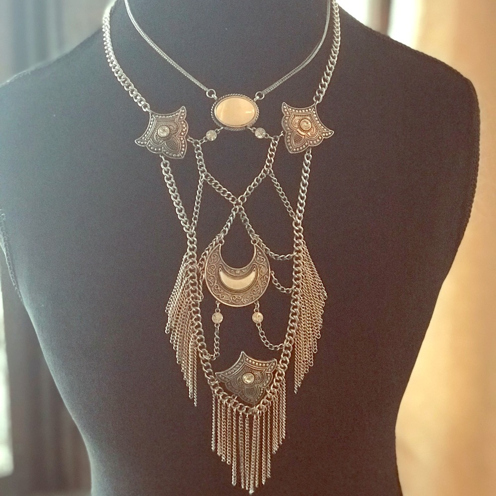 Beautifully crafted silver necklace