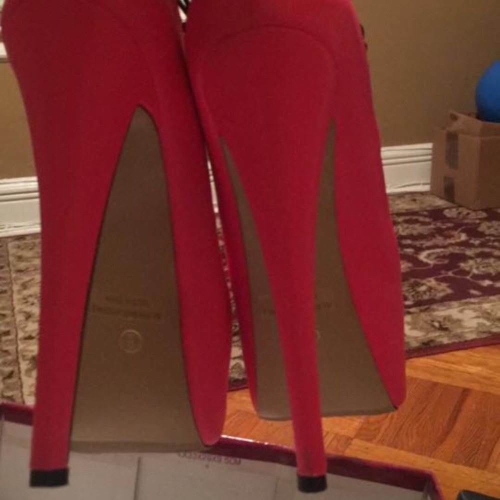 Bright pink 5in (I think) heels - Picture 3 of 3