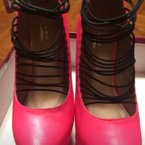 Bright pink 5in (I think) heels - Picture 2 of 3