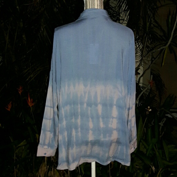 🍍5⭐️ BUTTON DOWN TIE DYE 🌴 - Picture 4 of 4