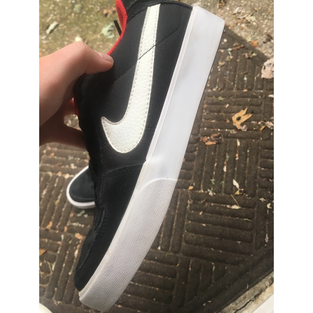 Nike Mavrk 6 Men/7 Women skateboarding sneaker