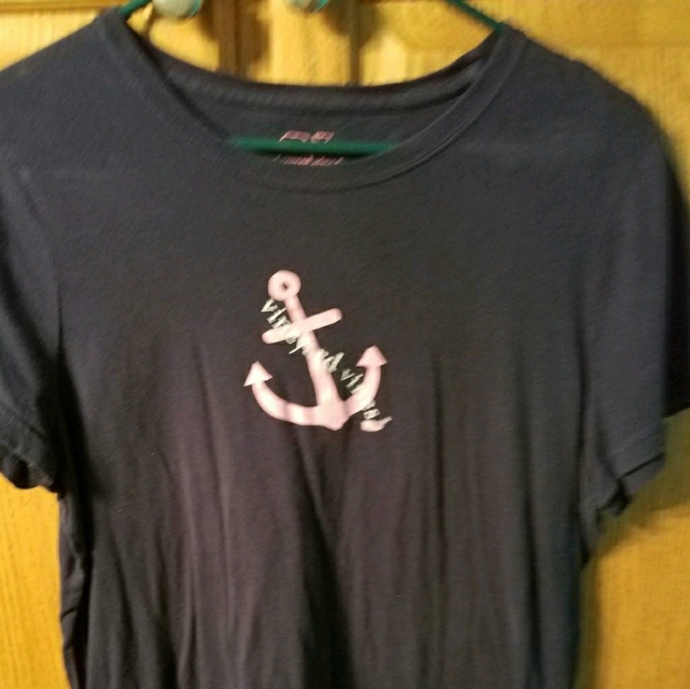 Vineyard VINES top
