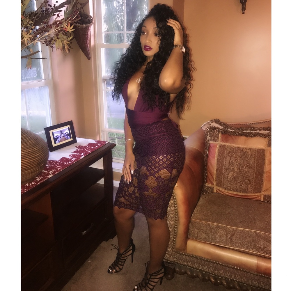 Wine Elegant Bondycon Dress with Lace