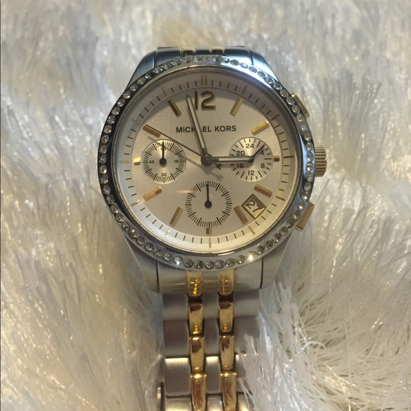 REDUCED PRICE > Michael Kors-Silver Watch - Picture 3 of 3