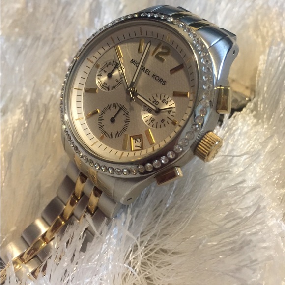 REDUCED PRICE > Michael Kors-Silver Watch - Picture 1 of 3