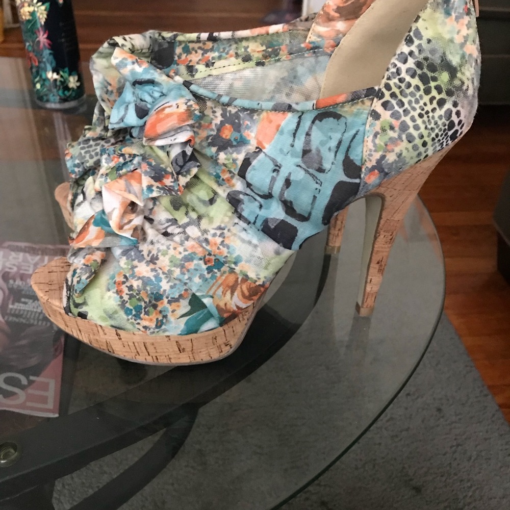 Nine west multi print heels never worn